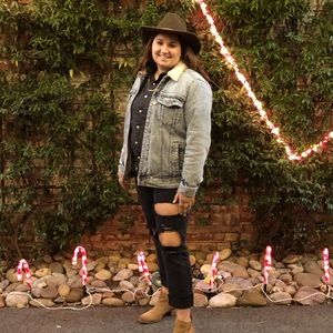 Meet your Posher, Ila